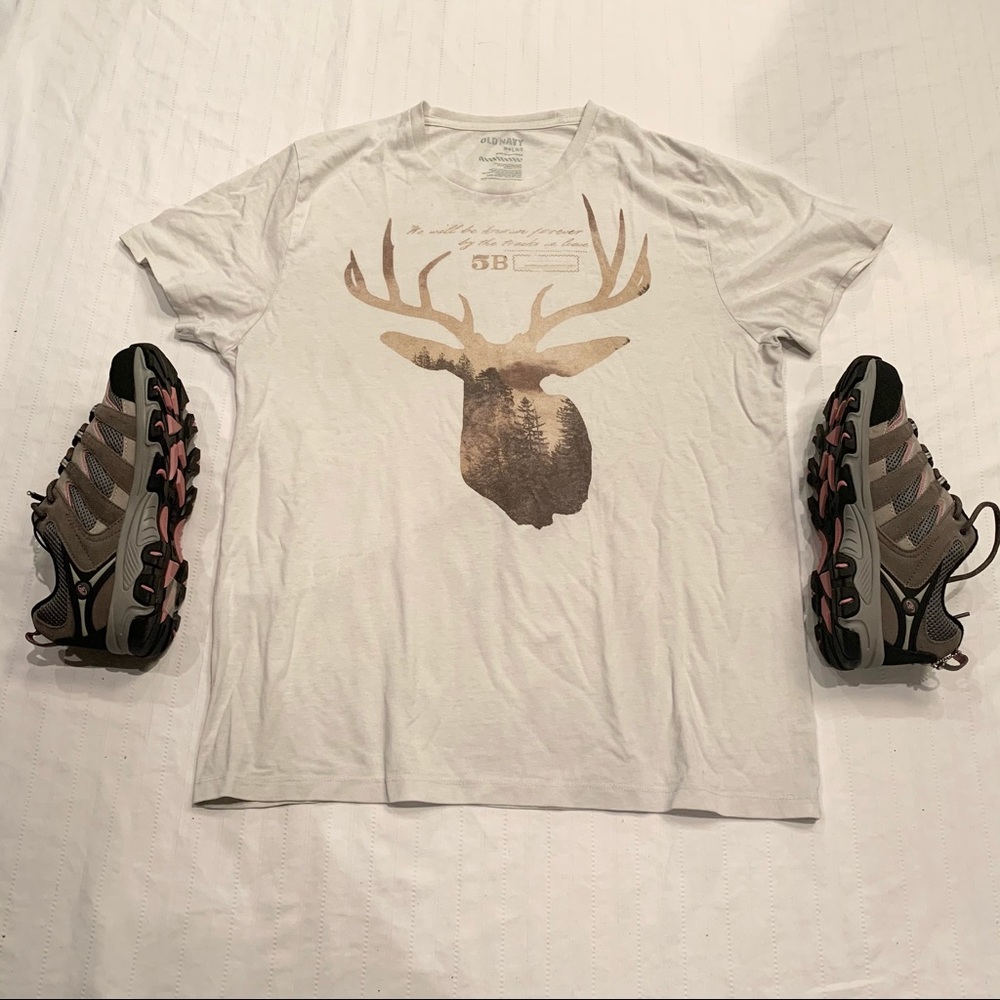 Old navy outdoorsy graphic tee